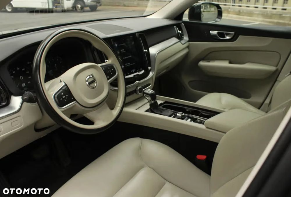 Volvo XC 60 T5 AWD Geartronic Momentum - 11