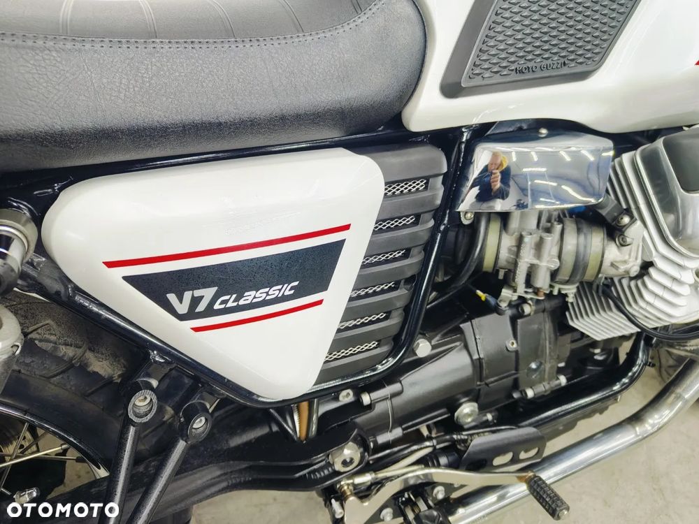 Moto Guzzi V7 - 6