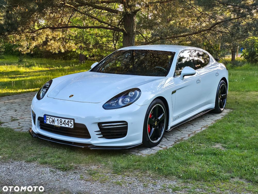 Porsche Panamera - 1