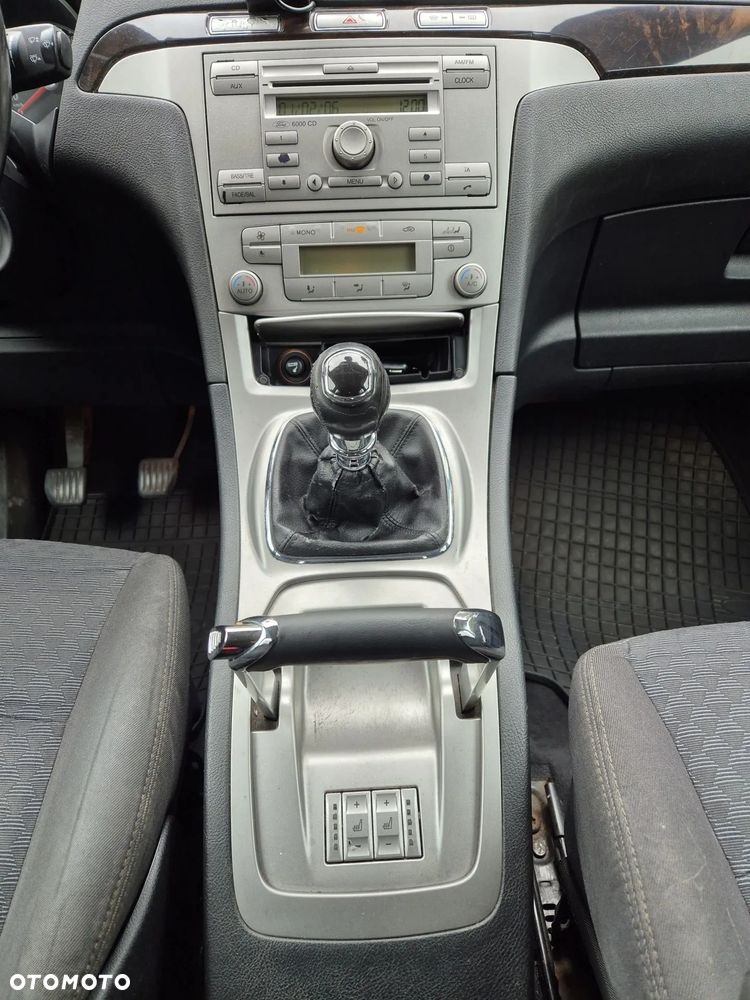 Ford Galaxy 2.0 TDCi Ghia - 12