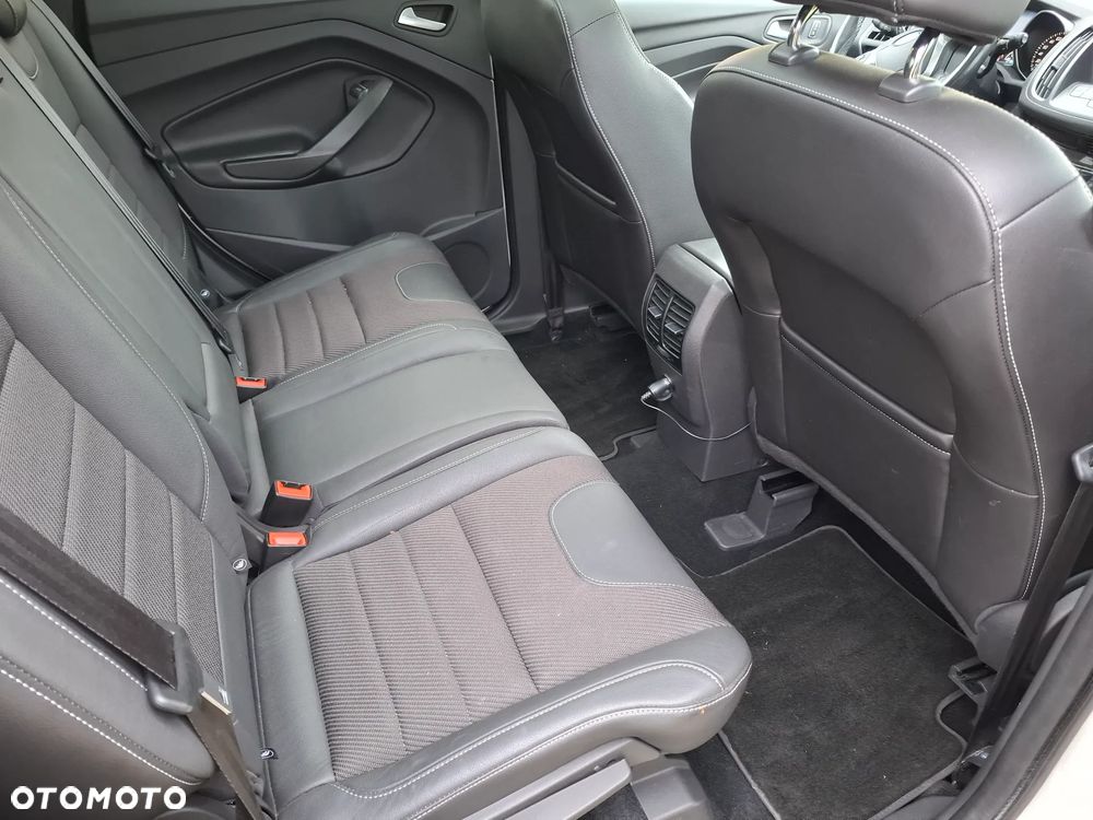 Ford Kuga - 10