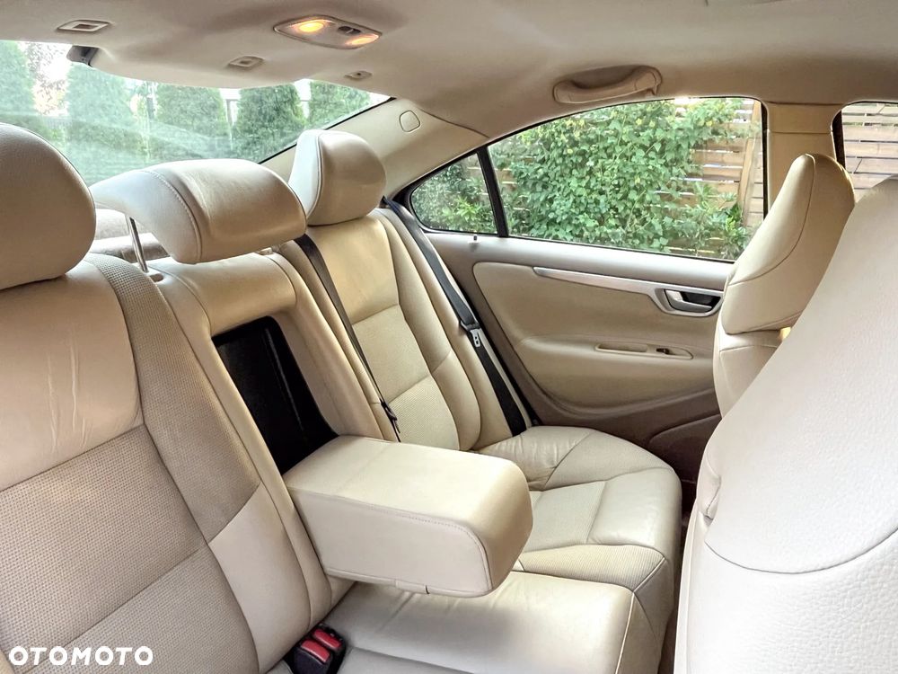 Volvo S60 2.4D Momentum - 34