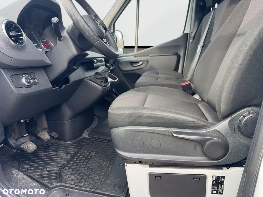 Mercedes-Benz Sprinter - 11