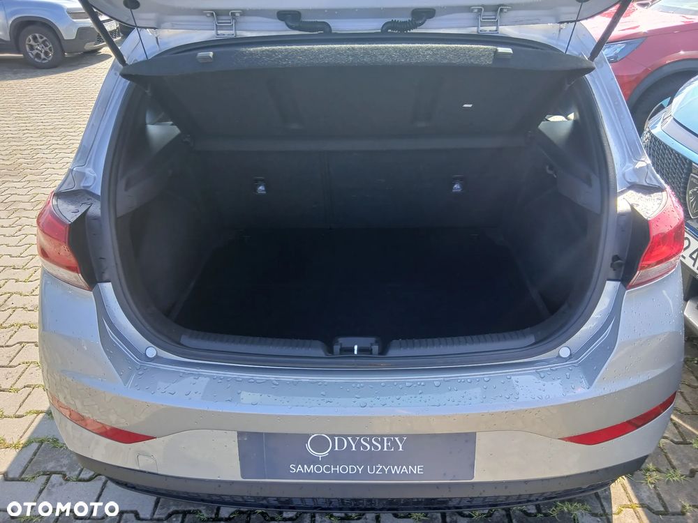 Hyundai i30 1.5 DPI Classic + - 16
