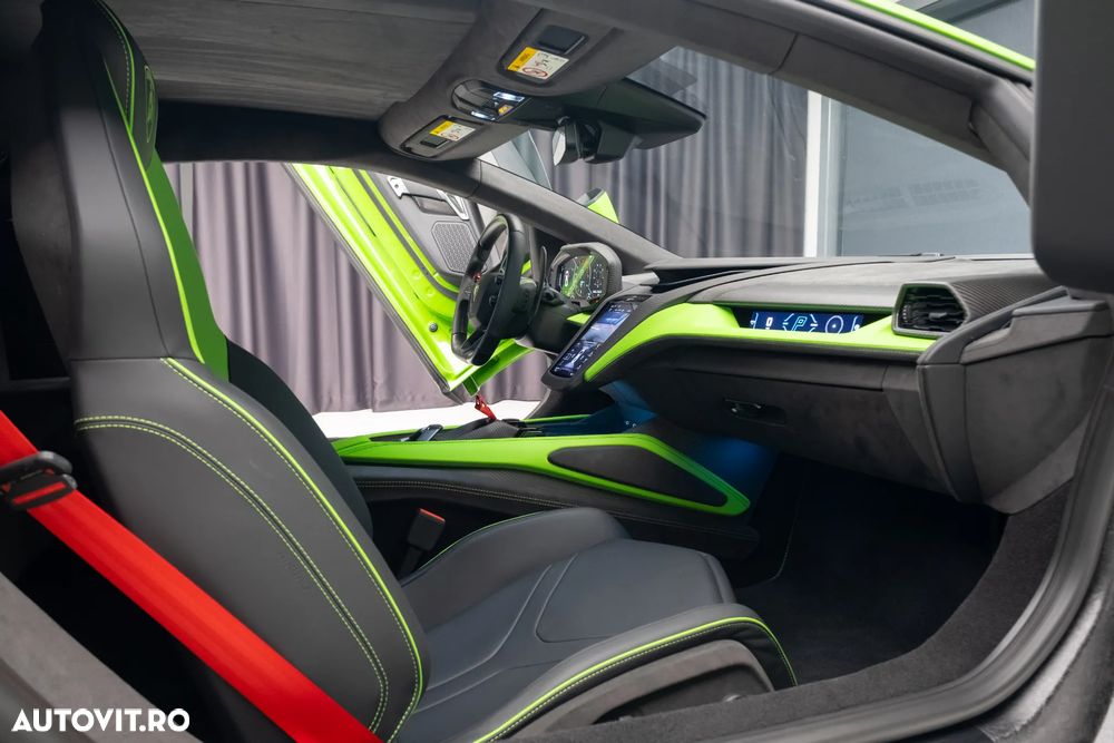 Lamborghini Revuelto - 18