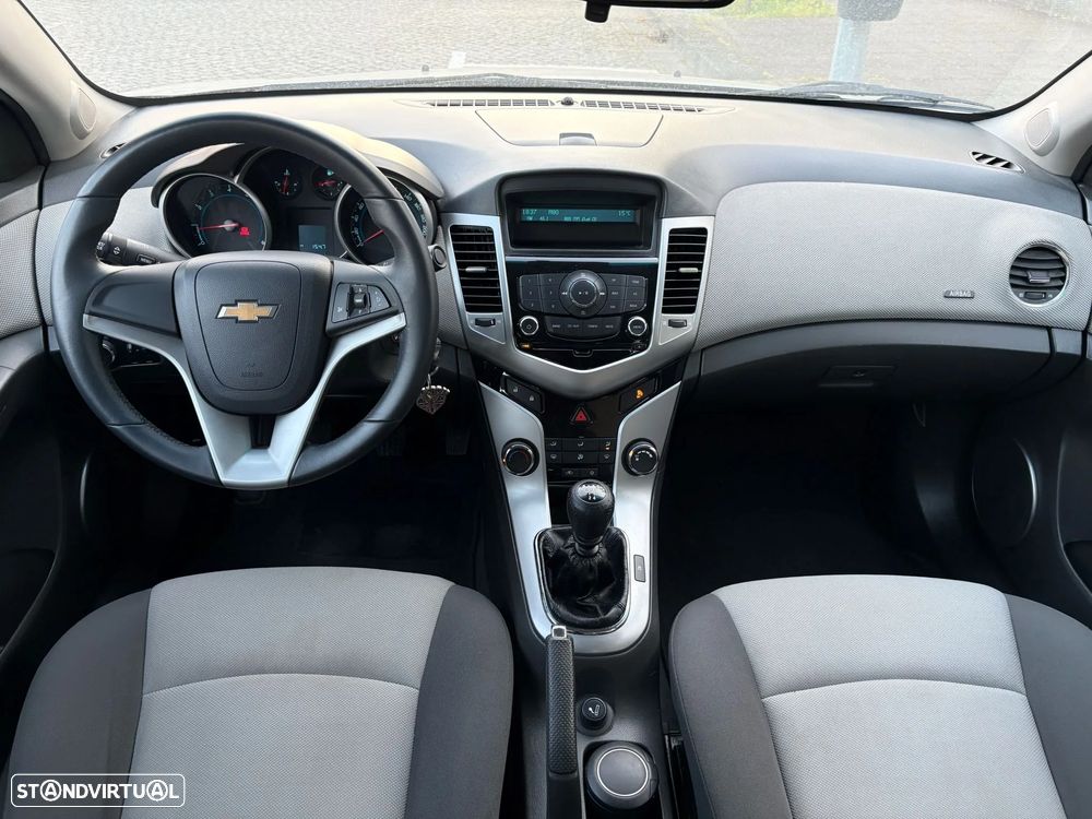 Chevrolet Cruze 1.6 LS - 4