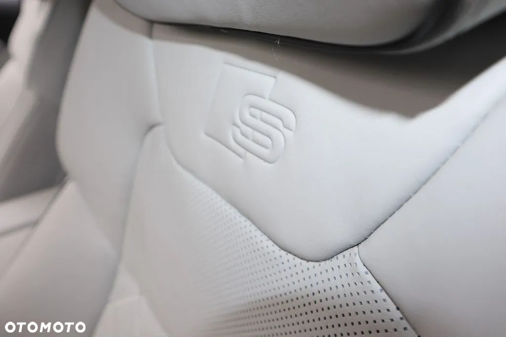 Audi A8 L 60 TFSI e quattro tiptronic - 16