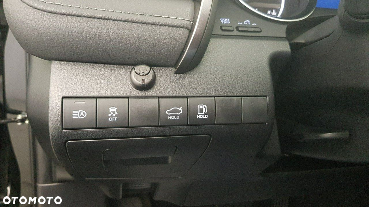Toyota Camry - 23