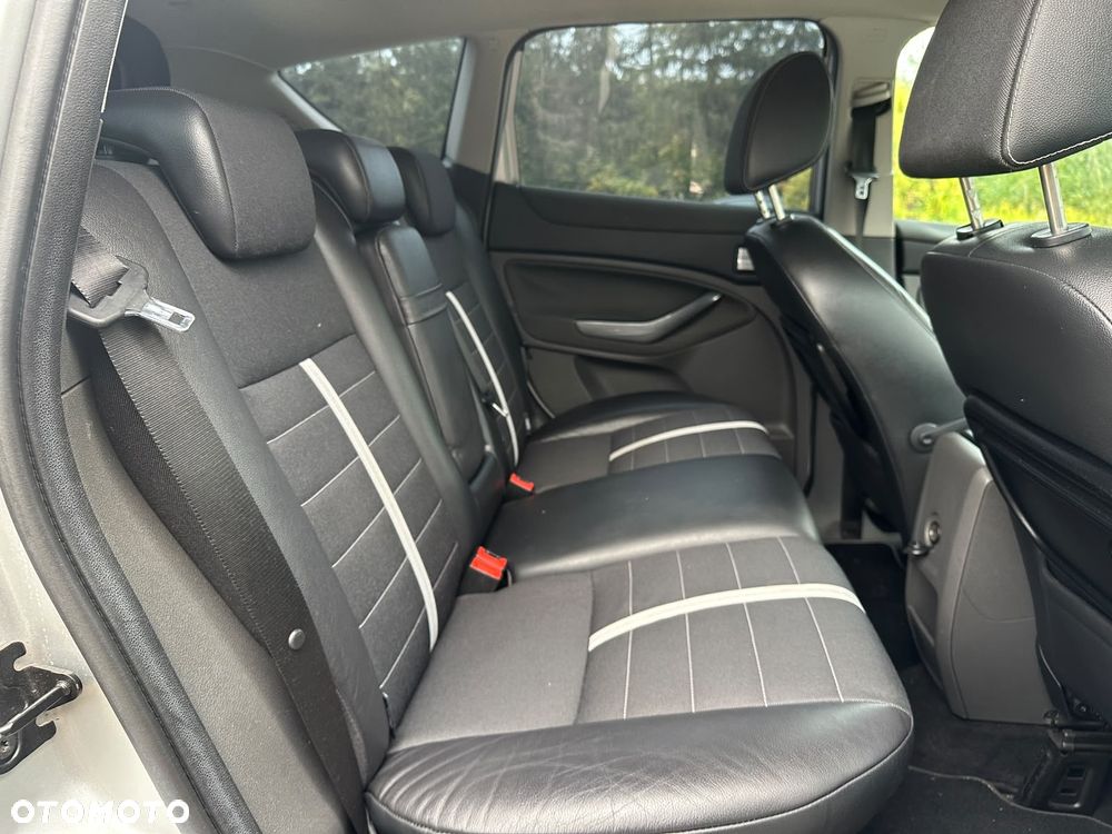 Ford Kuga 2.0 TDCi 2x4 Titanium - 8