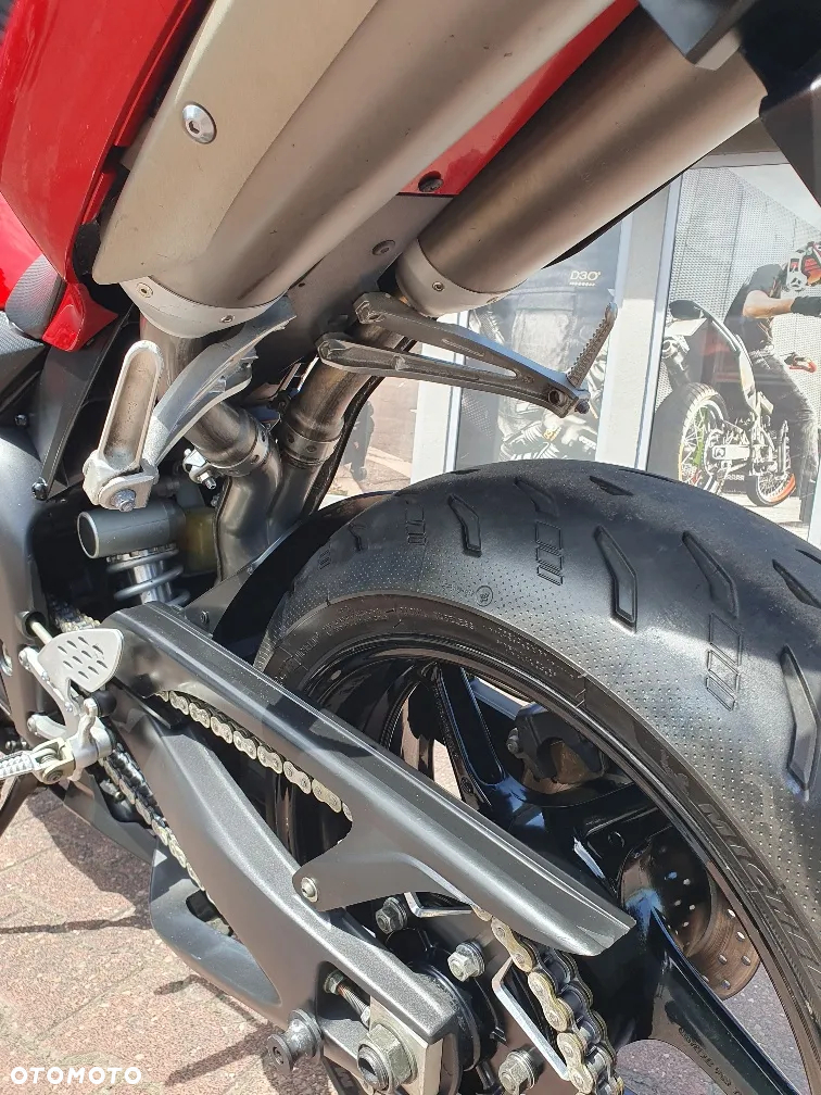 Yamaha R1 - 5