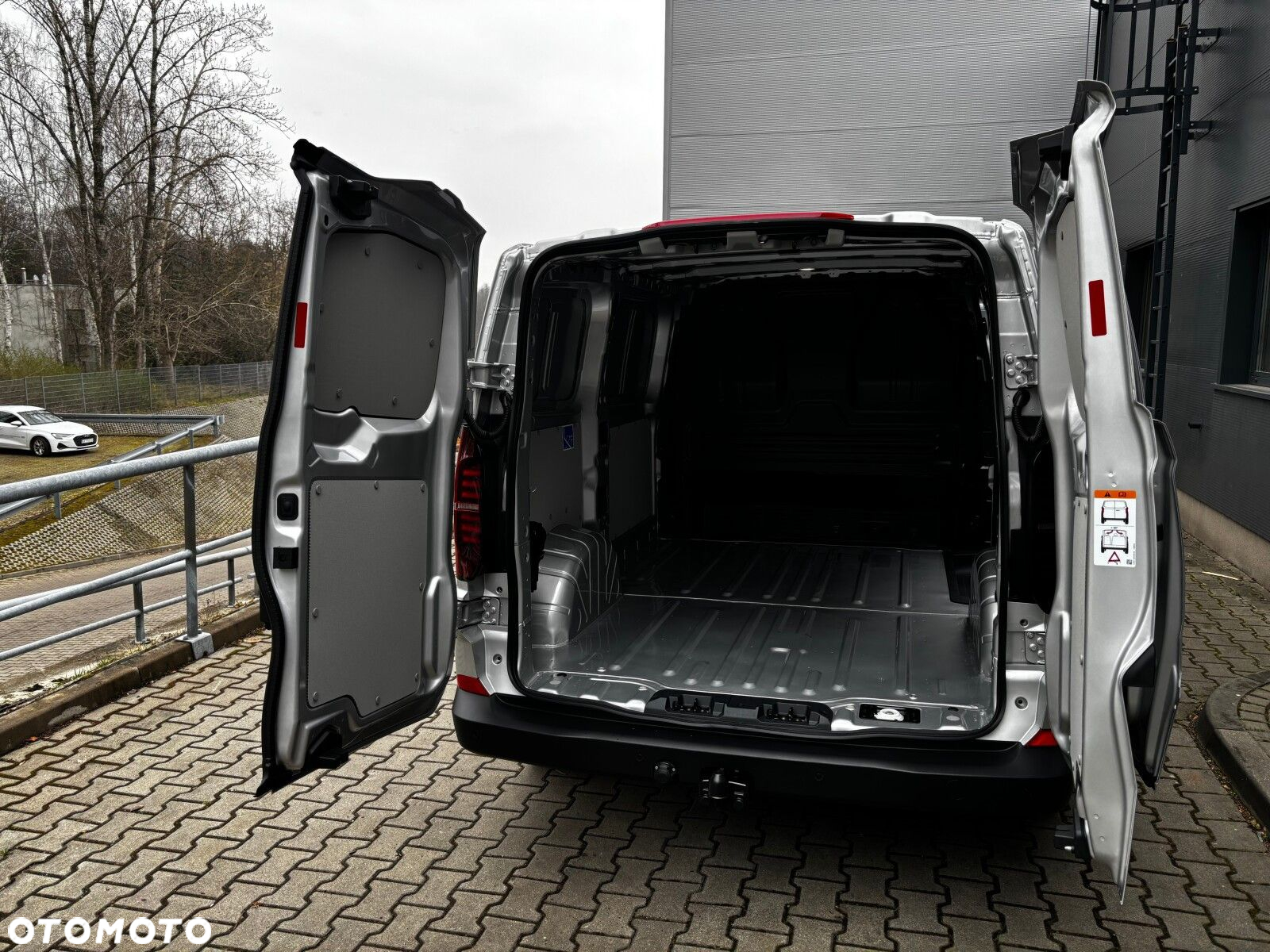 Volkswagen Transporter 2.0 TDI 150KM 6-bm L1 - 31