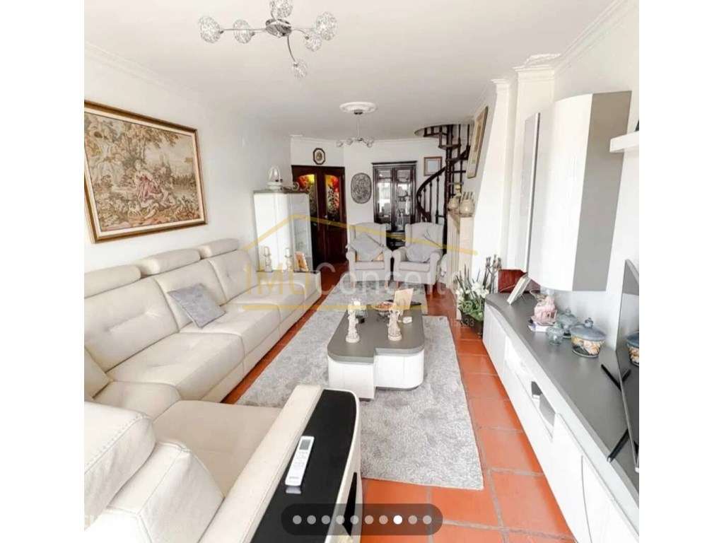 Apartamento T4 duplex com garagem e elevador em Alcanena - Grande imagem: 2/11