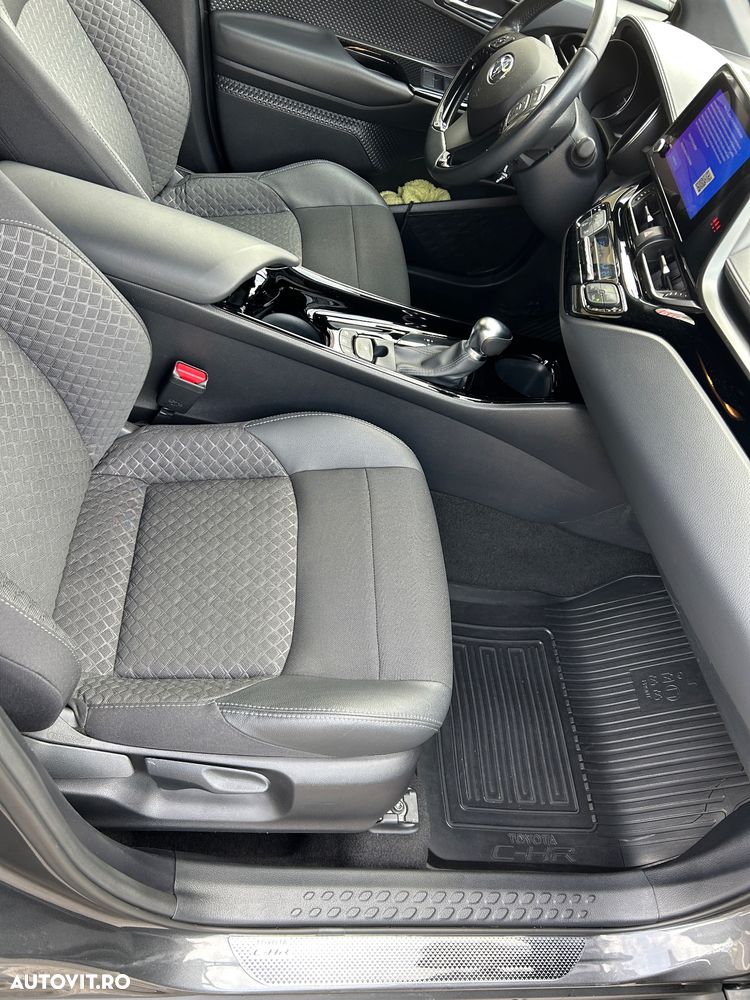 Toyota C-HR - 11