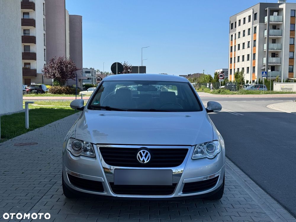 Volkswagen Passat 1.6 FSI Highline - 3