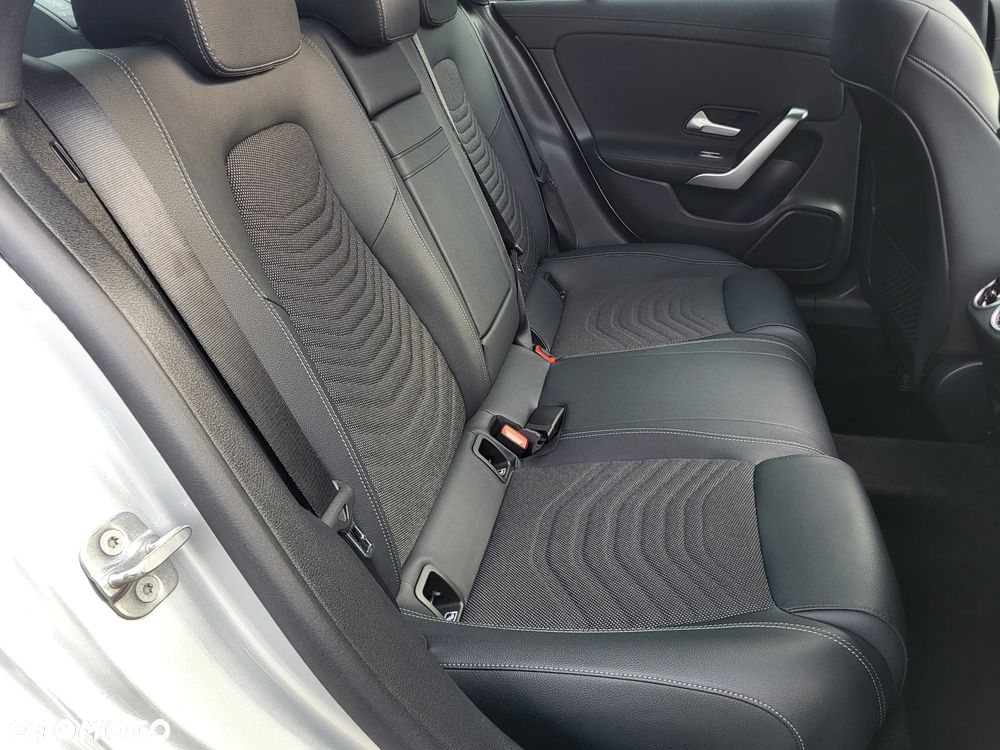 Mercedes-Benz CLA 250 Progressive 7G-DCT - 19