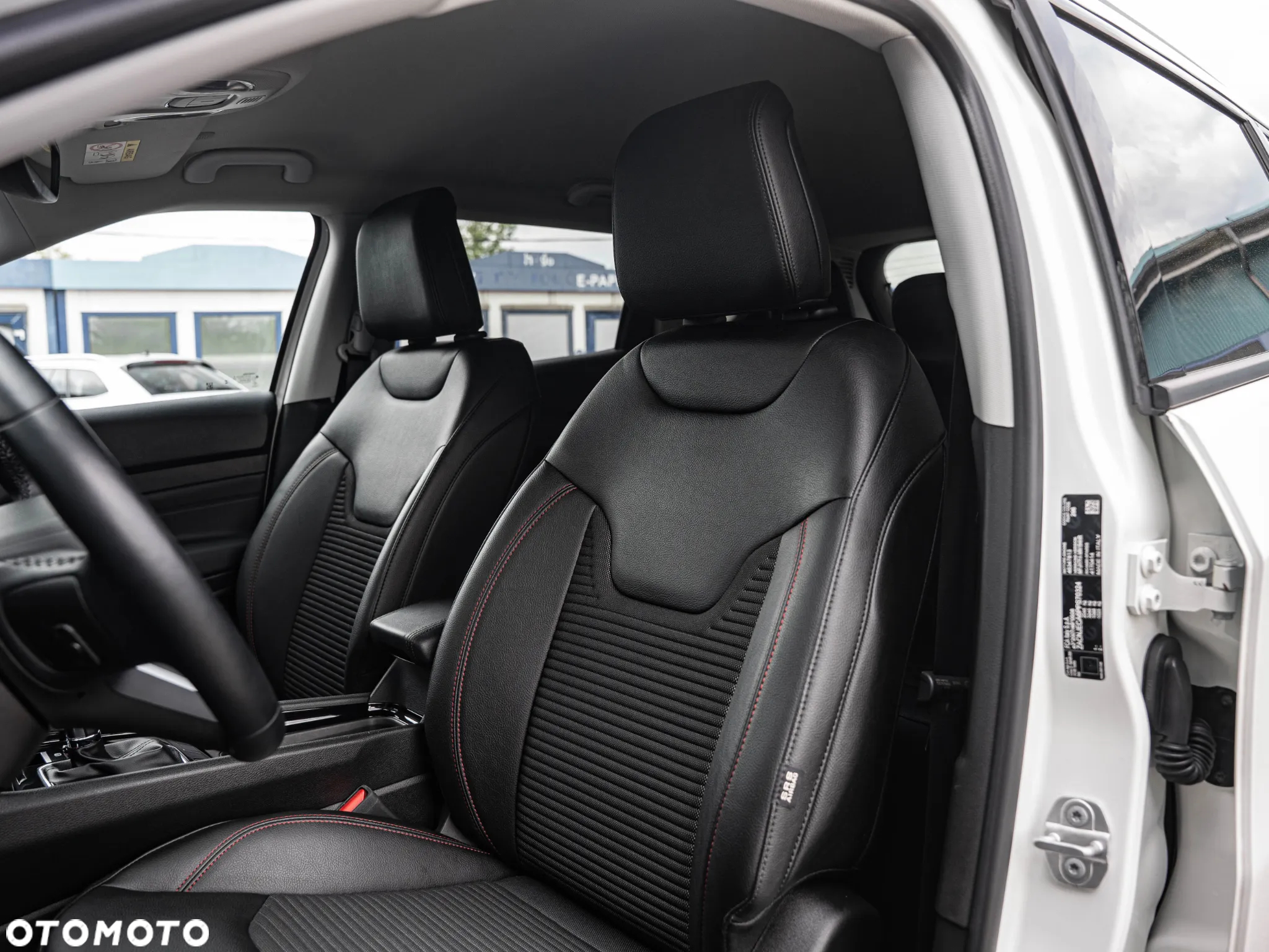 Jeep Compass - 24