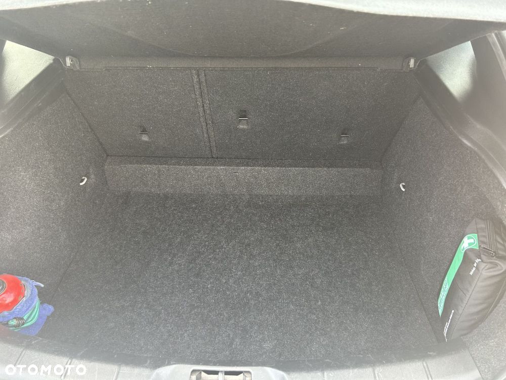 Volvo V40 - 25