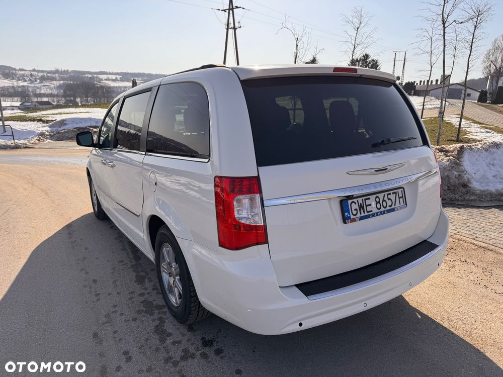 Chrysler Town & Country - 26