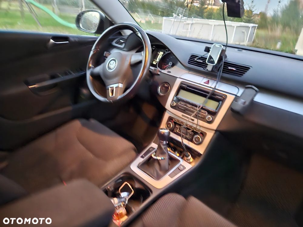 Volkswagen Passat 1.6 Comfortline - 9