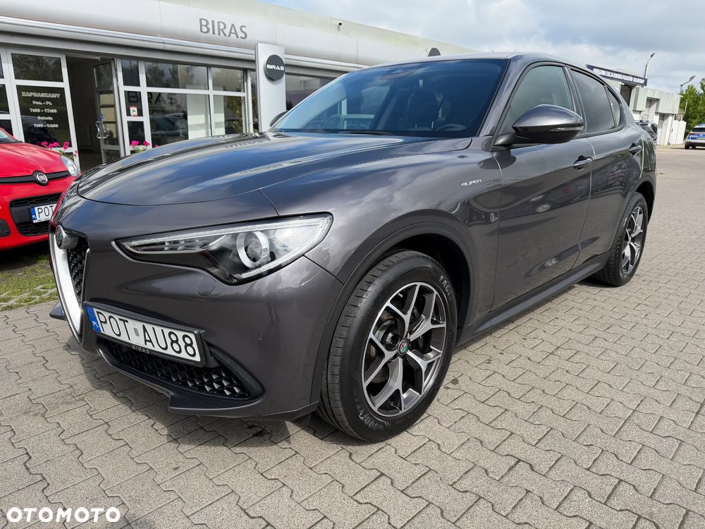 Alfa Romeo Stelvio - 1