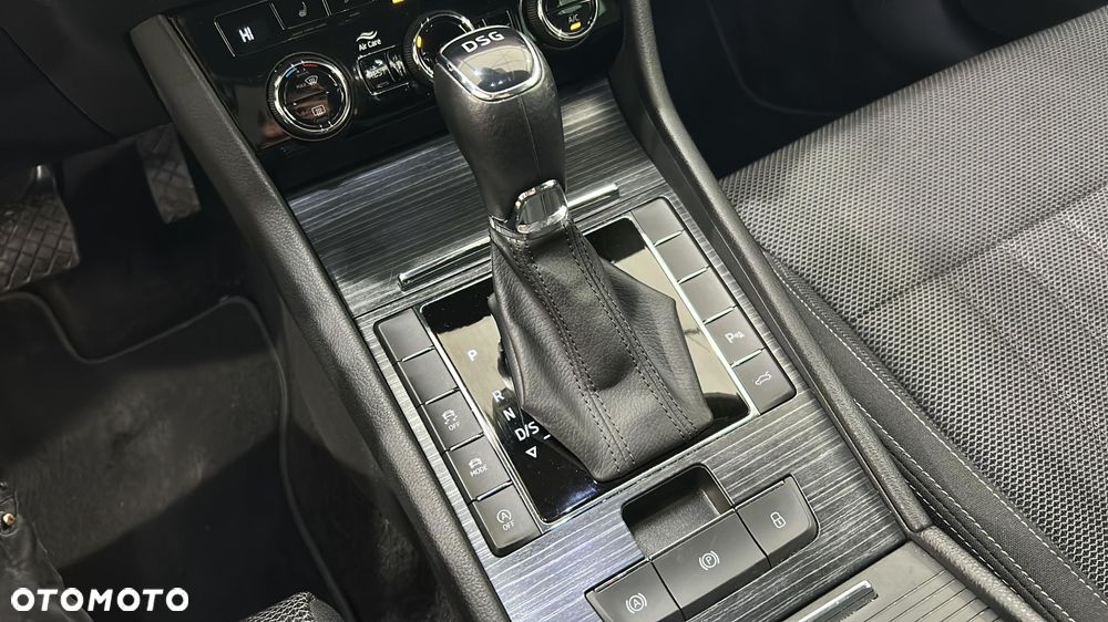 Skoda Superb 2.0 TDI SCR Style DSG - 19