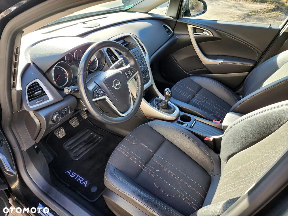 Opel Astra 1.4 Turbo 150 Jahre - 22