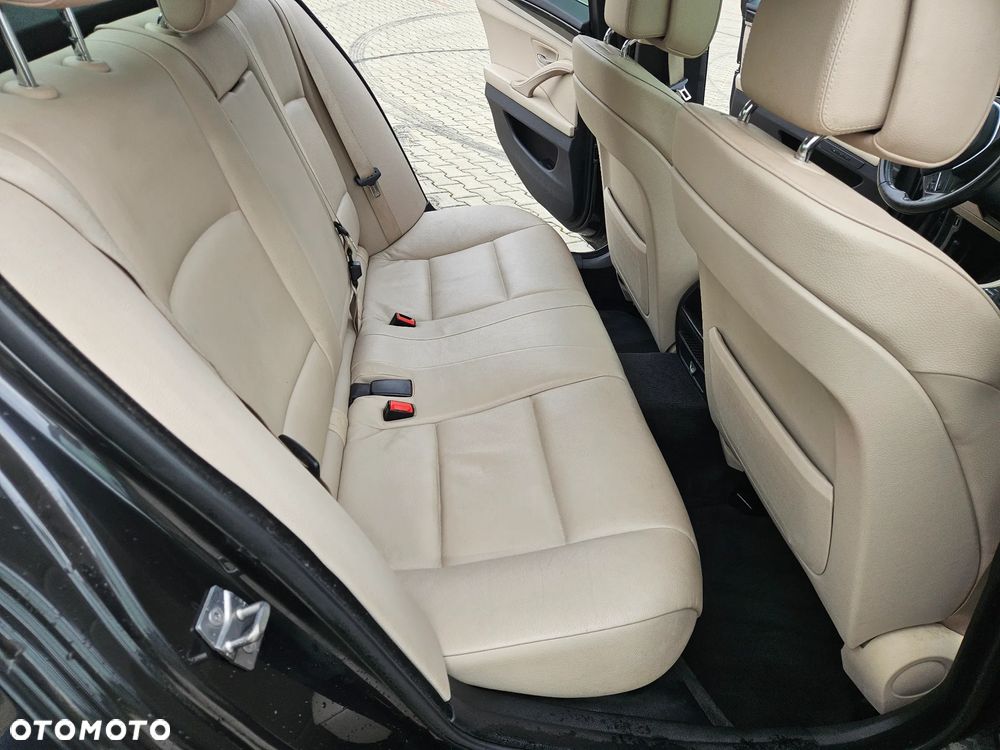 BMW Seria 5 525d - 19