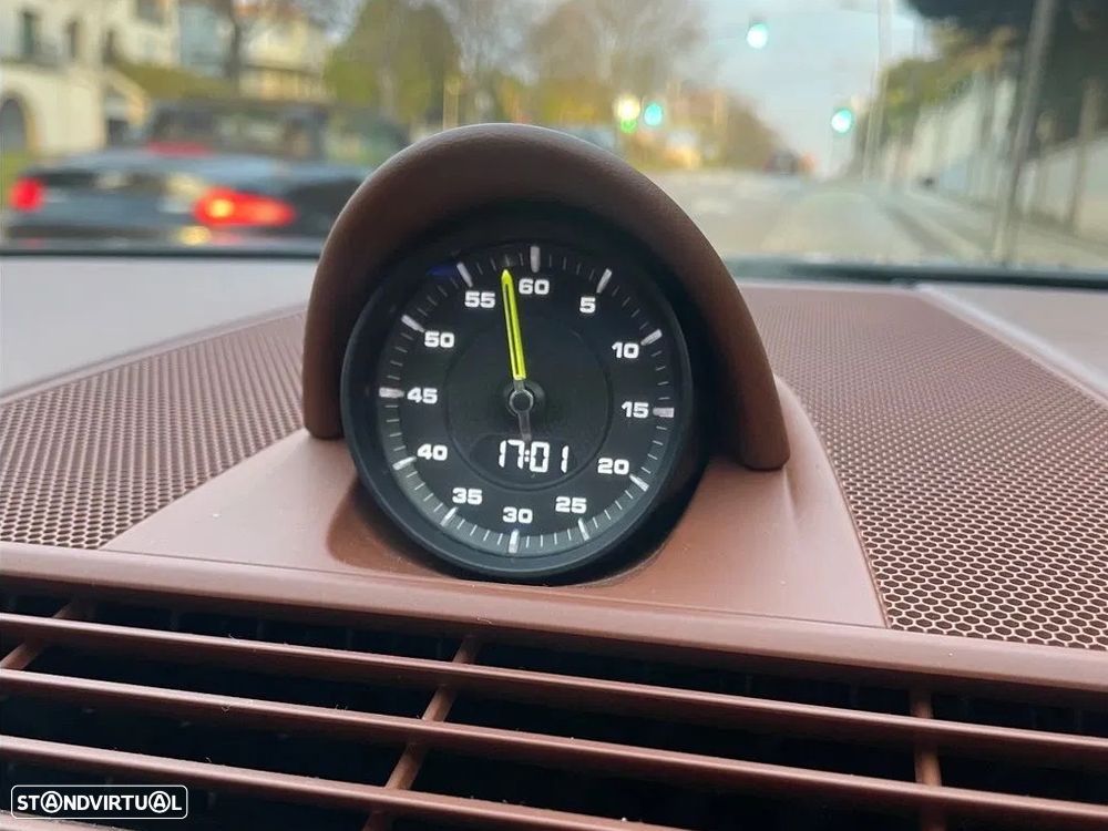 Porsche Panamera Sport Turismo 4 E-Hybrid 10 Years Edition - 16