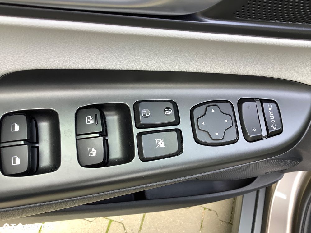 Hyundai Kona 64kWh Executive - 25