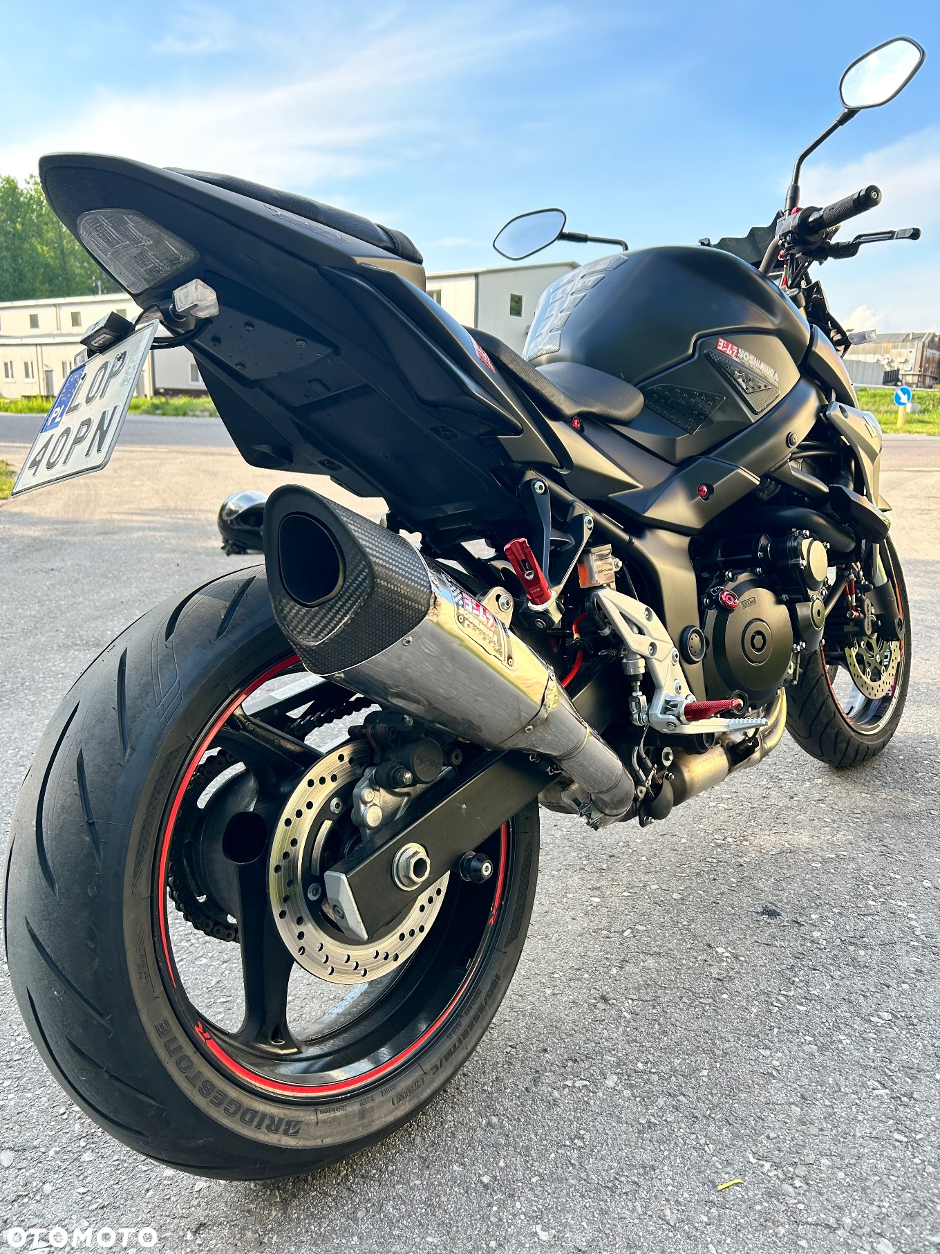 Suzuki GSR - 3