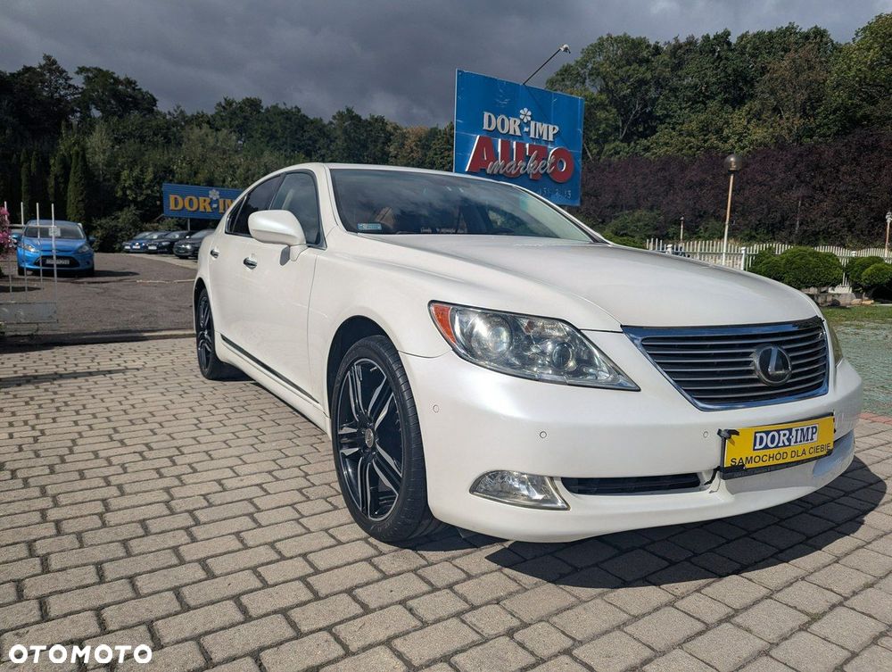 Lexus LS 460 AWD - 26