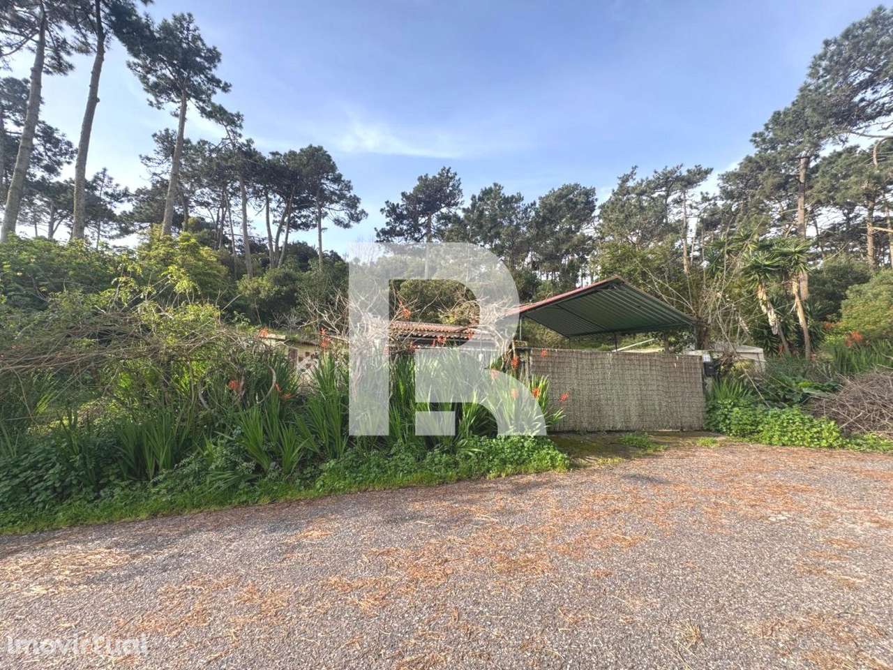 Moradia T2 em terreno de 2200m2 em Colares - Grande imagem: 3/24