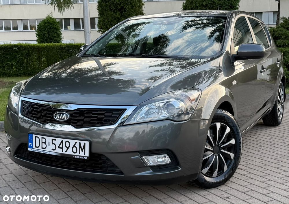 Kia Ceed 1.4 CVVT Dream-Team Edition - 3