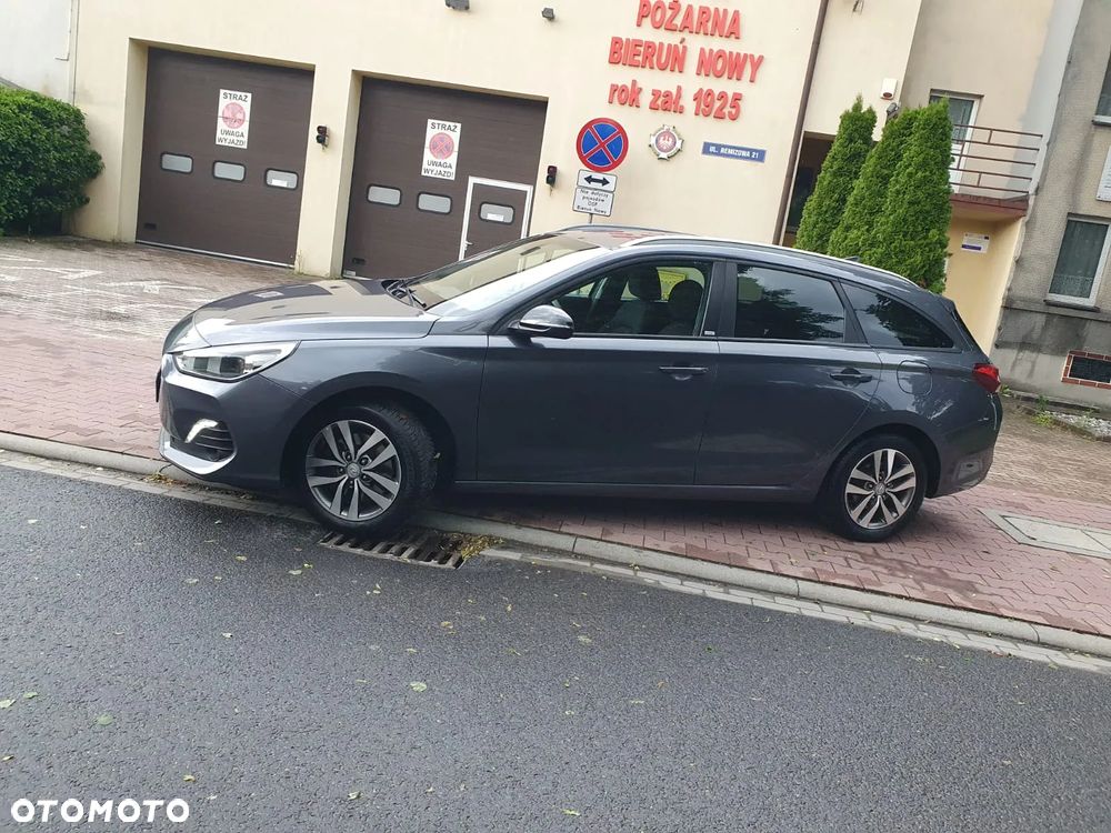 Hyundai i30 blue Kombi 1.4 YES Gold - 34