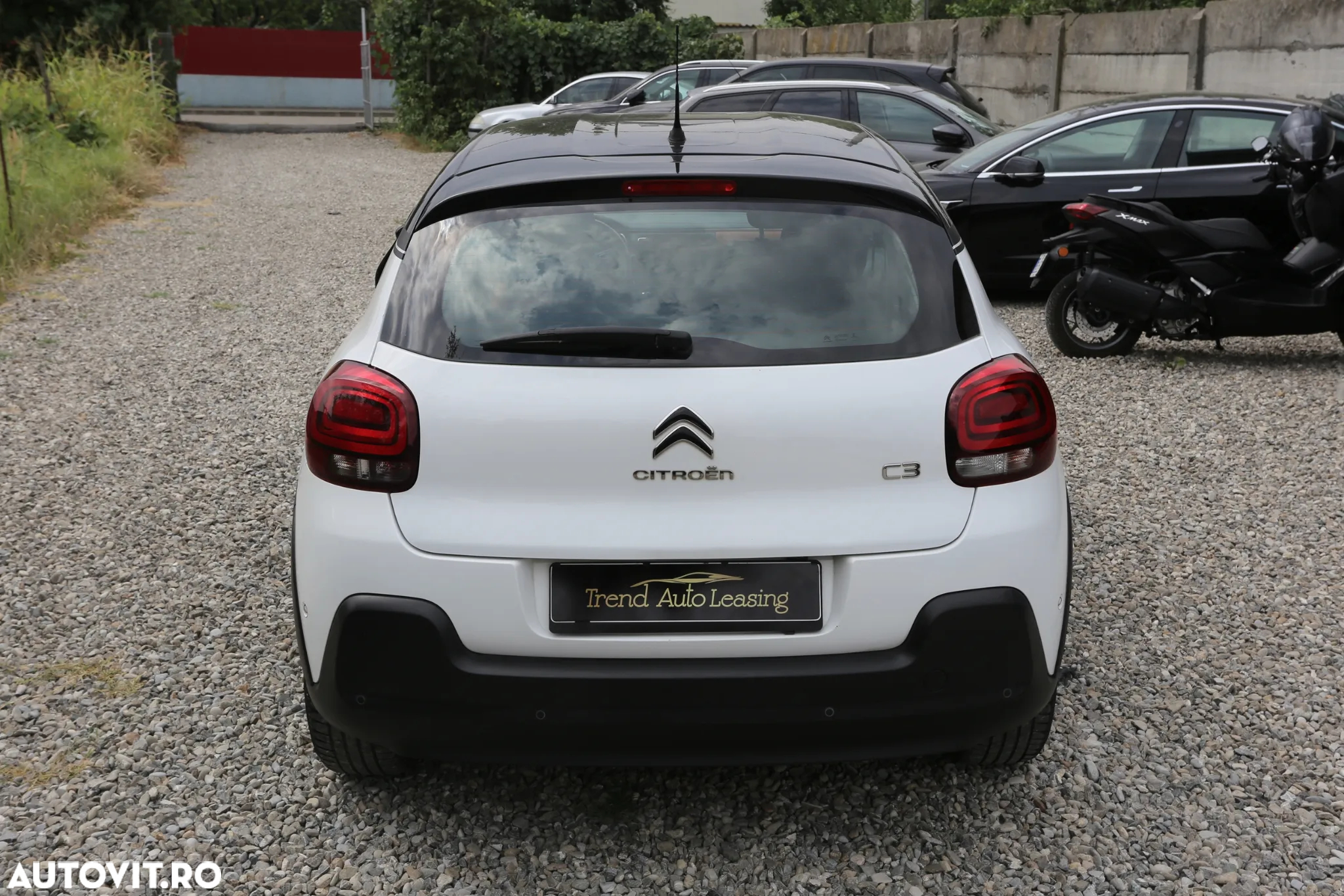 Citroën C3 1.2 PureTech BVM Shine - 18