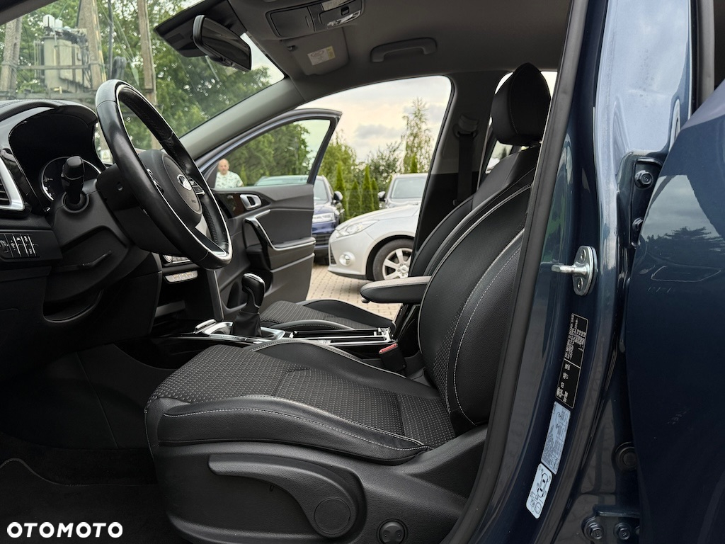 Kia XCeed - 29