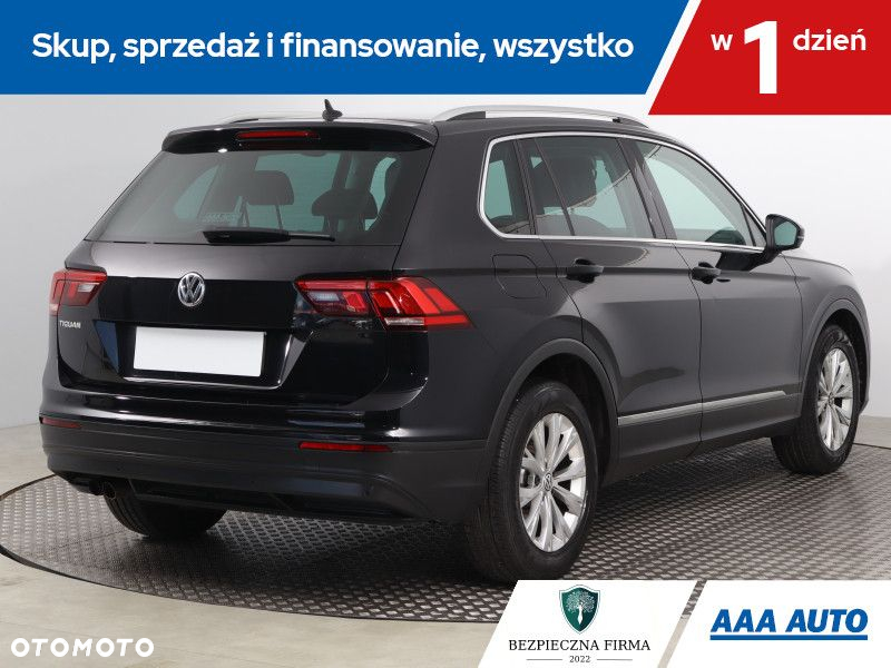 Volkswagen Tiguan - 6