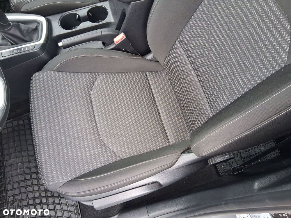 Kia Ceed - 12