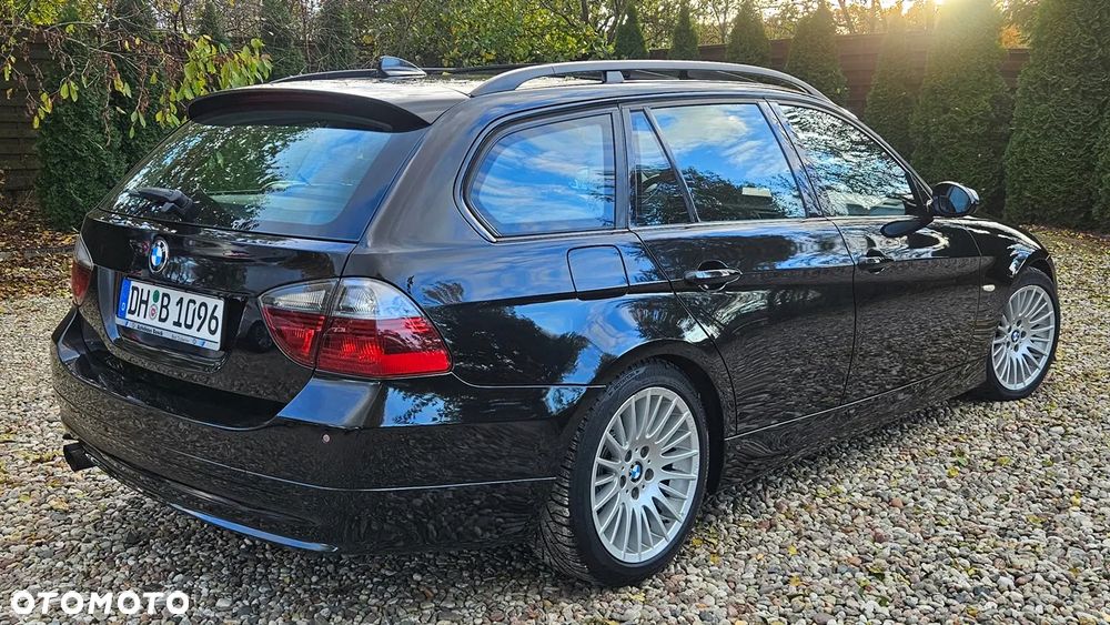 BMW Seria 3 325i Touring - 12