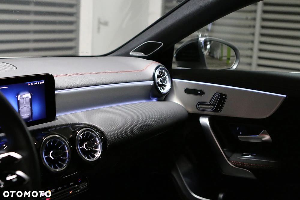 Mercedes-Benz CLA 250 4Matic 7G-DCT AMG Line - 24