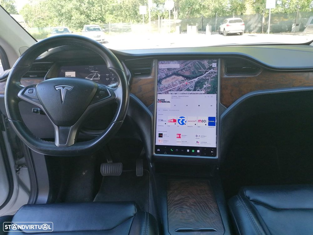 Tesla Model X - 11
