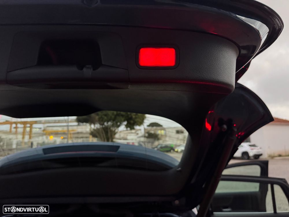 Mercedes-Benz GLA 180 d - 20