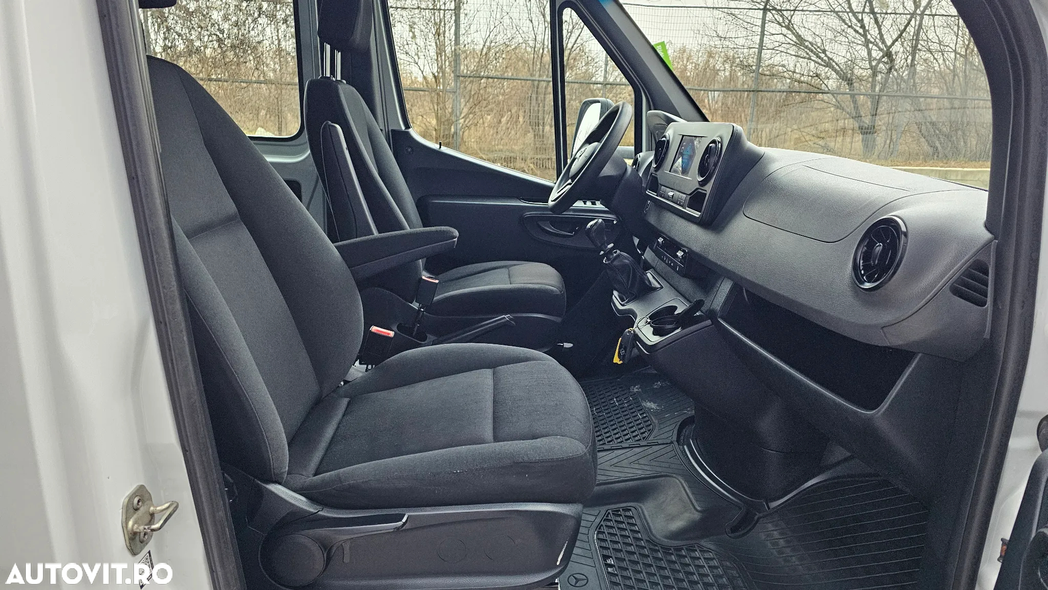 Mercedes-Benz Sprinter - 12