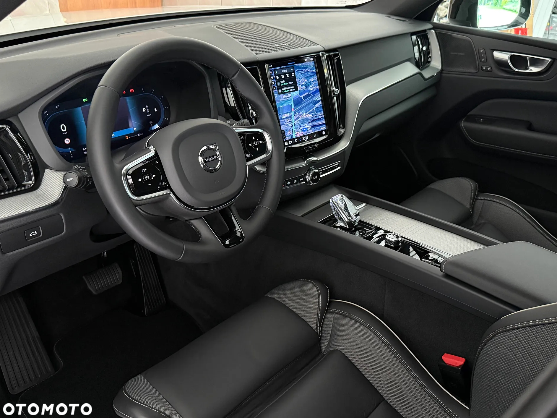 Volvo XC 60 B4 D AWD Plus Dark - 8