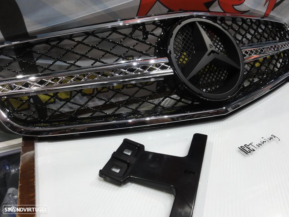 Grelha frontal para Mercedes Classe C W204 2007-2014 AMG / C63 look em cromado e preto piano brilhante em plástico ABS - 2