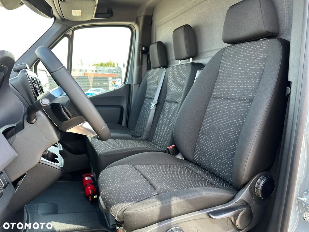 Mercedes-Benz Sprinter - 12