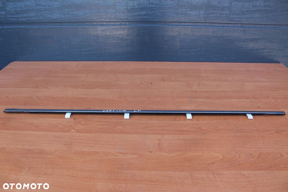 LISTWA ZGARNIAJĄCA CHROM DRZWI LEWY PRZÓD CHEVROLET CAPTIVA