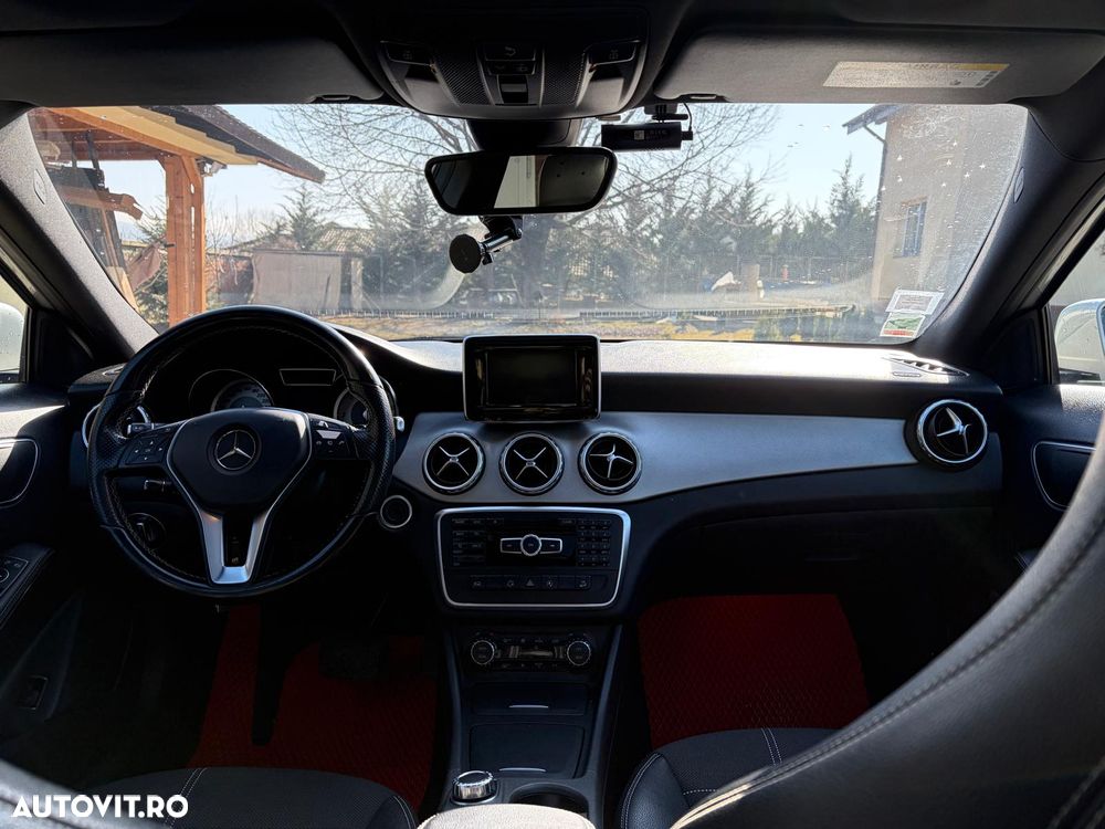 Mercedes-Benz GLA 220 CDI 4MATIC 7G-DCT - 10