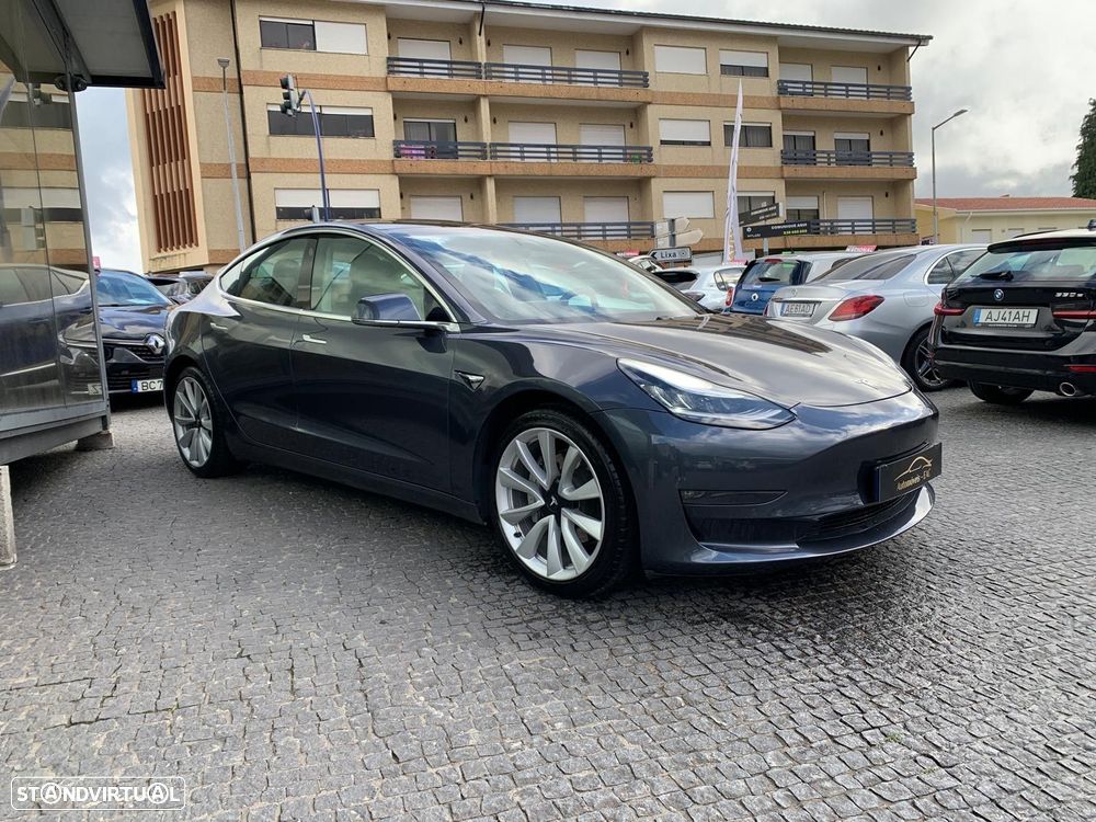 Tesla Model 3 - 4