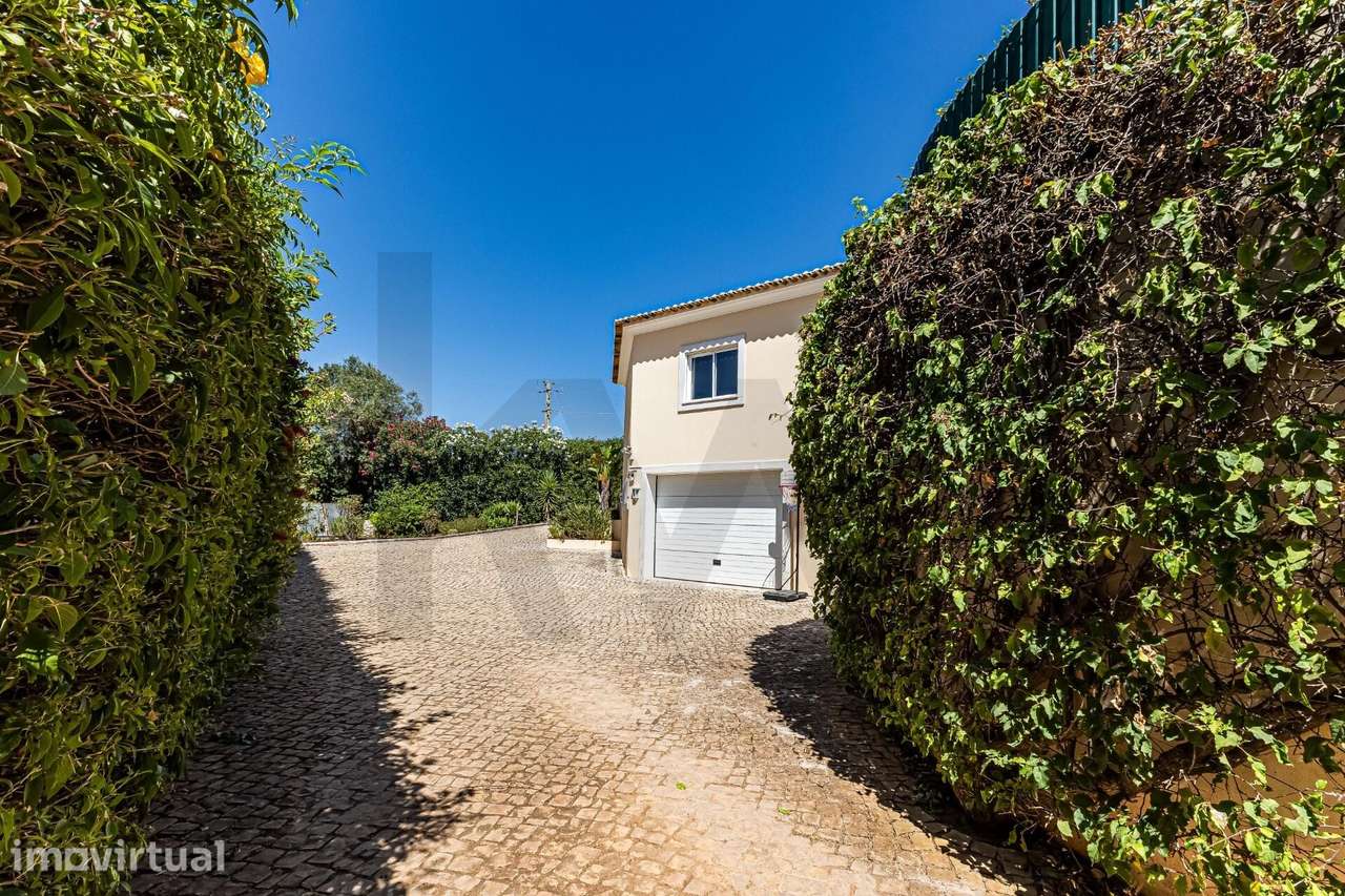Moradia T5 isolada com Piscina, Garagem e Amplos Salões no Algarve - Grande imagem: 3/60